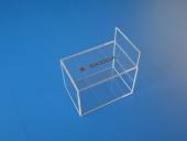 L: 120mm/B: 80mm/H: 80mm, 3mm glasklar, Kanten poliert und verklebt, seitlich aufschiebbar, inkl. eingefärbter Lasergravur