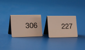 L: 85mm/H: 60mm, 0,8mm weiß/schwarz, 1 x abgekantet, inkl. Lasergravur