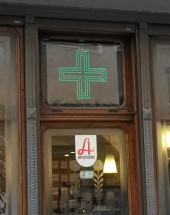 Acrylglas-Apotheken-Schild gefräst